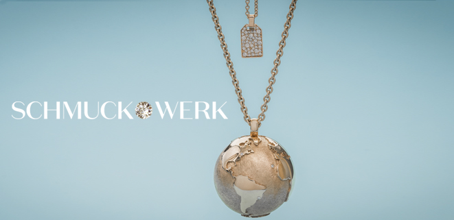 Weltkugel-Anhänger der Kollektion Meine Welt von Schmuckwerk an langer Kette